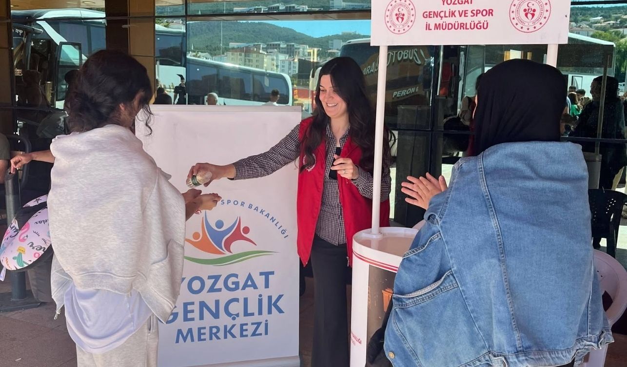 Yozgat’ta Üniversite Öğrencileri Otogarda Karşılanıyor (3)