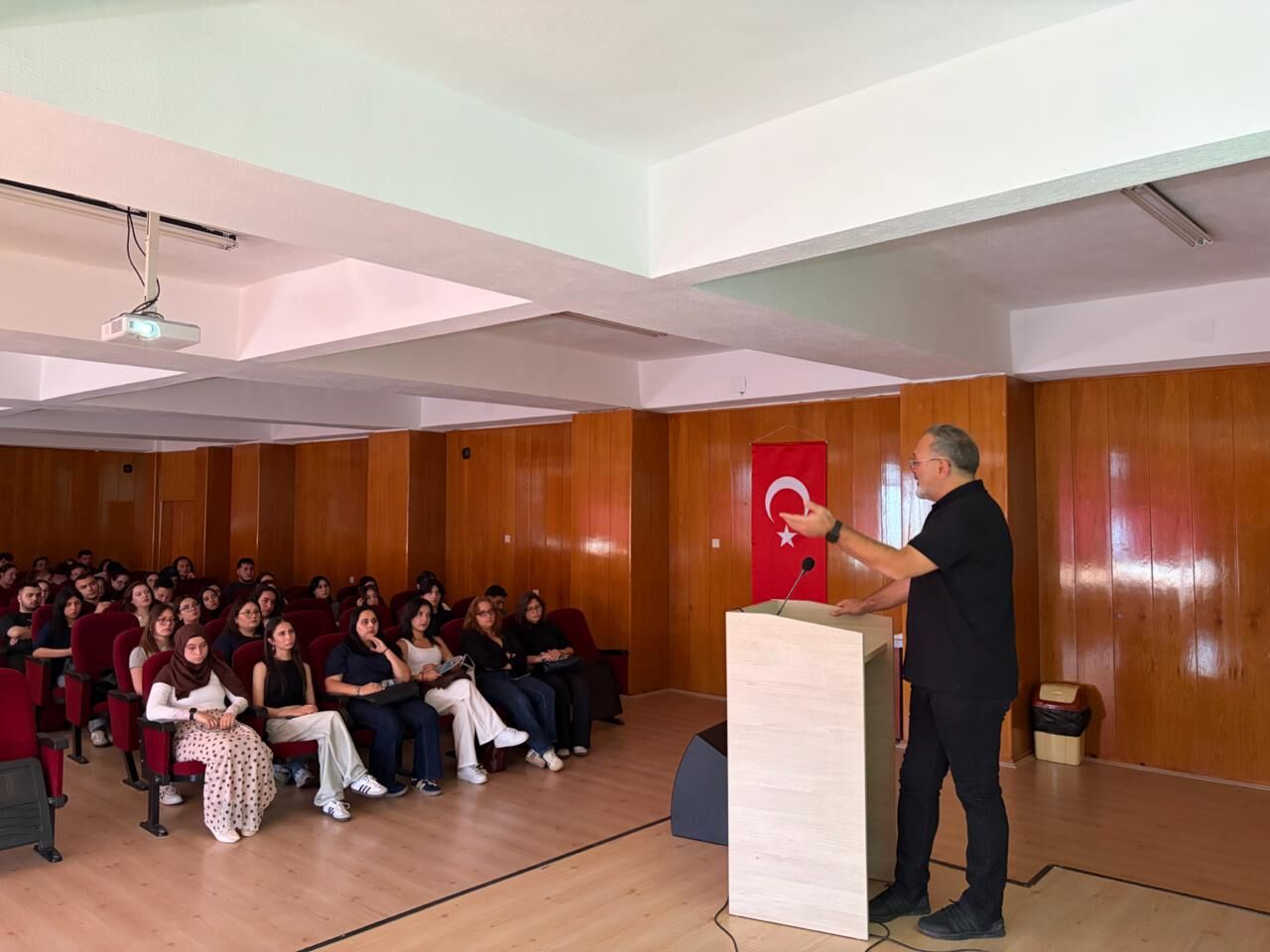 Kayhan, Yobü Kariyer Günleri'nde Sektörün Yeni Iletişimciden Beklentilerini Anlattı (4)