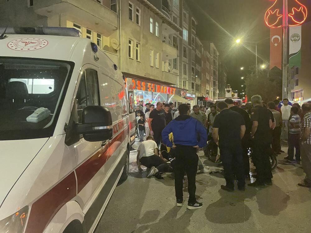 Motosiklet ve otomobil kazasında 1 kişi yaralandı