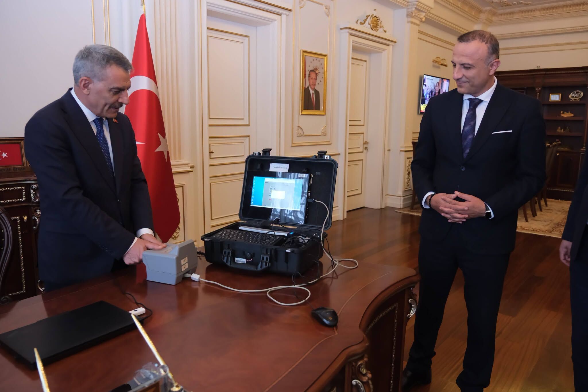 Kimlik Başvuruları Adreste Alınıyor