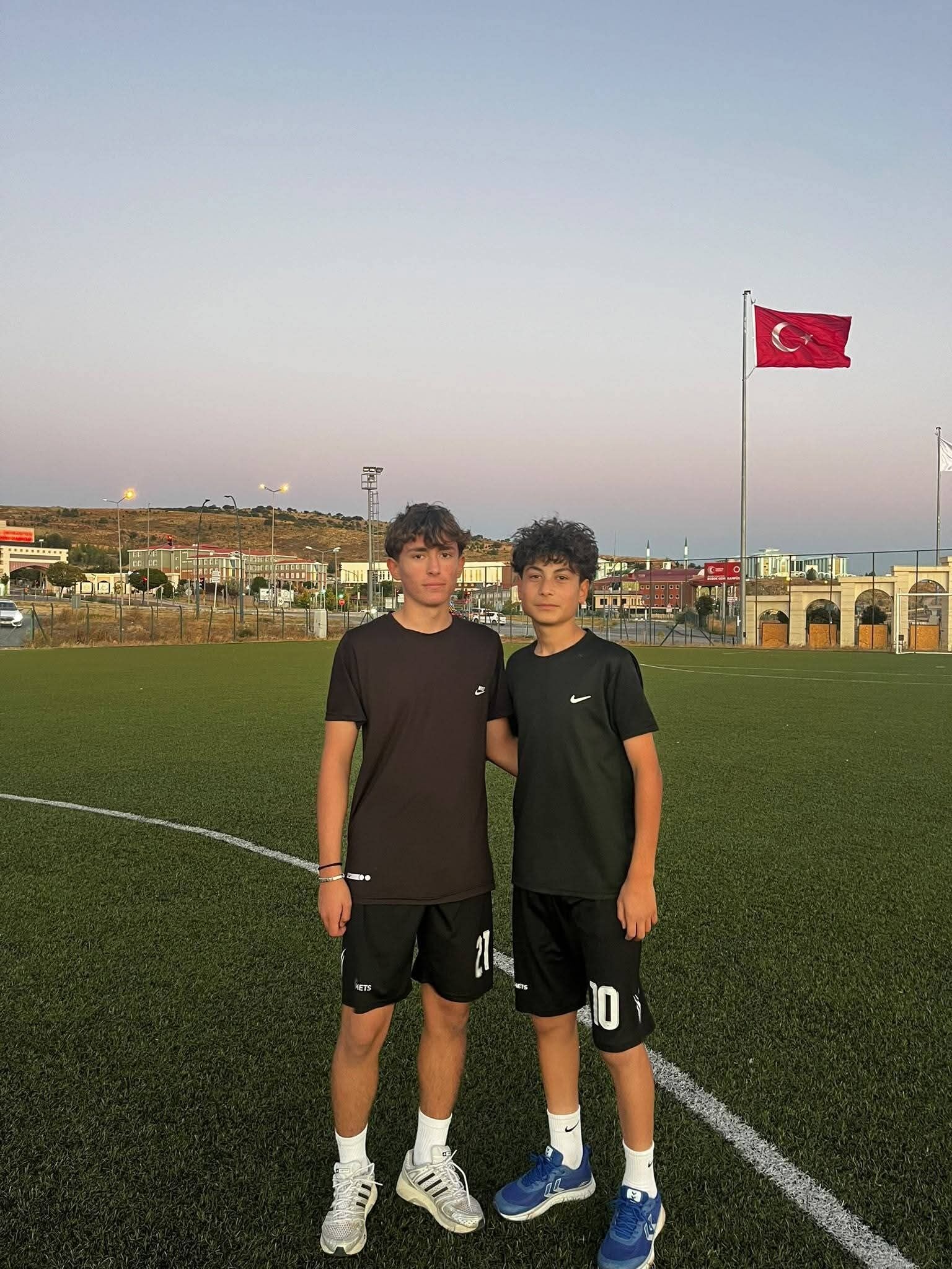Gençler Göz Doldurdu