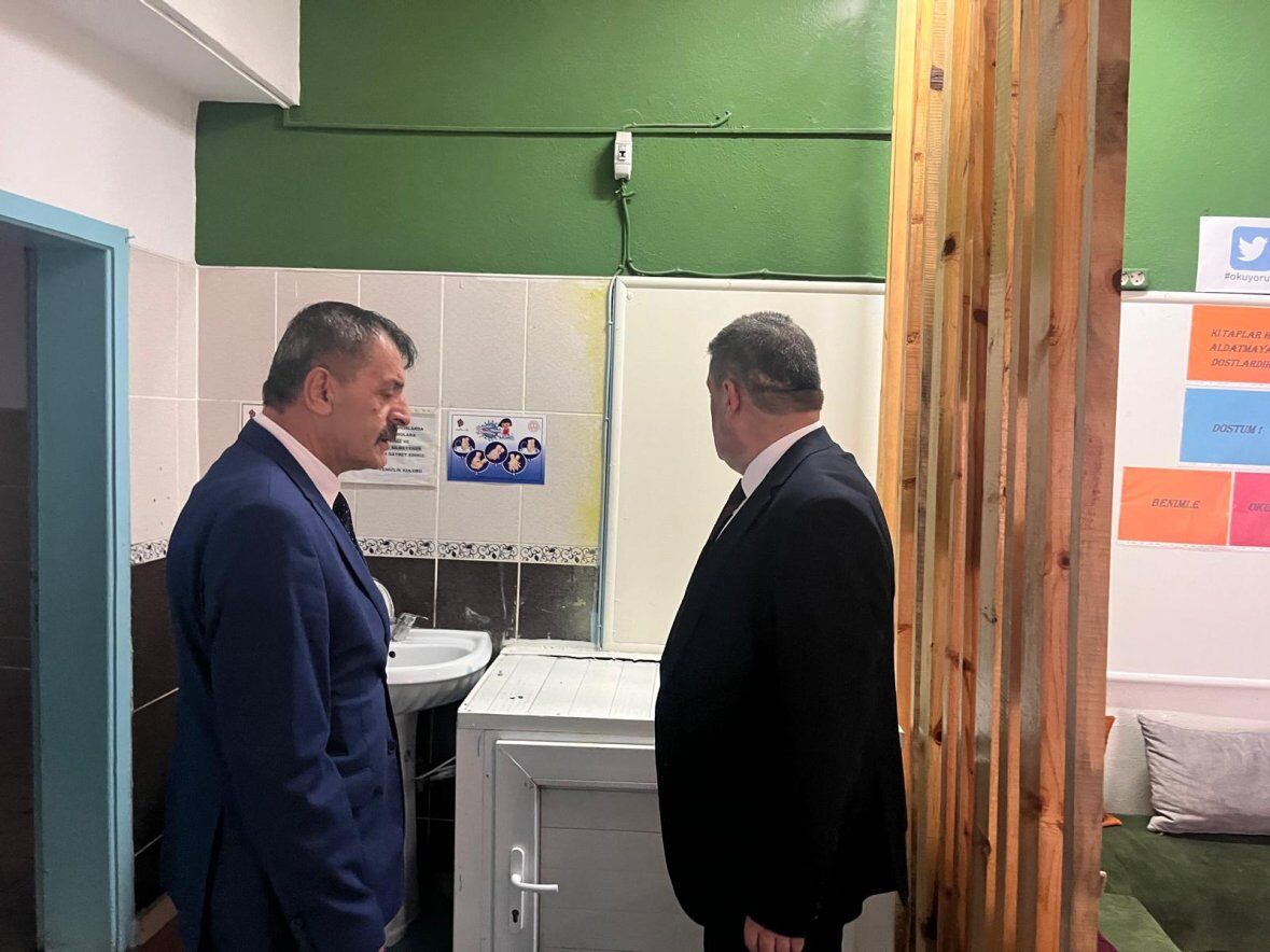 Türk, Okulları Ziyaret Etti3