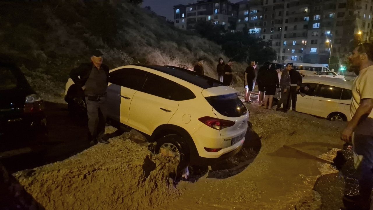 Yollar Çöktü (3)