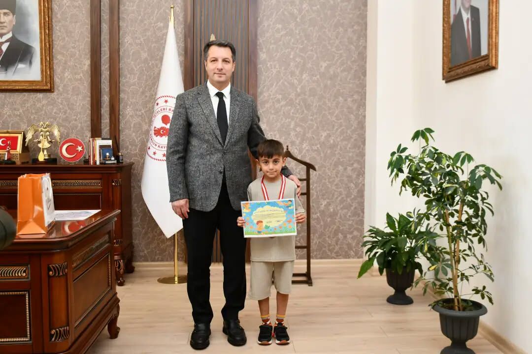 Kitap Okuyan Öğrenciye Ödül1