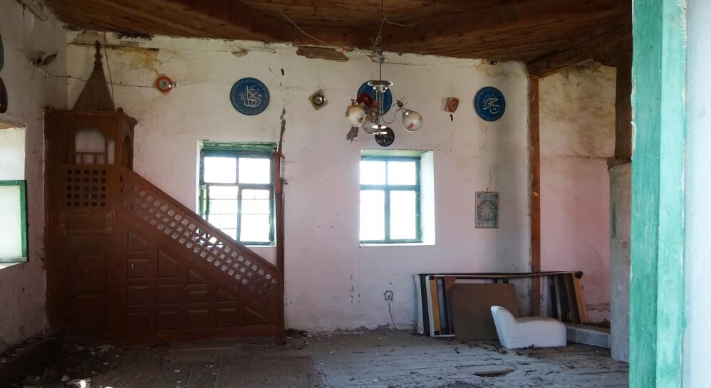 Asırlık Cami Onarılmayı Bekliyor1