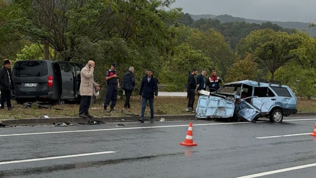 Otomobil Ile Minibüs Çarpıştı 1 Ölü (1)
