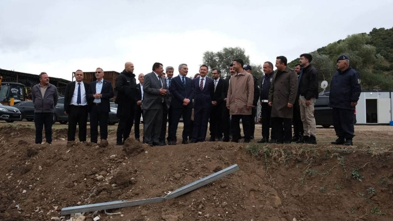 Vali Özkan Saraykent’teki Jeotermal Serada Incelemelerde Bulundu (1)