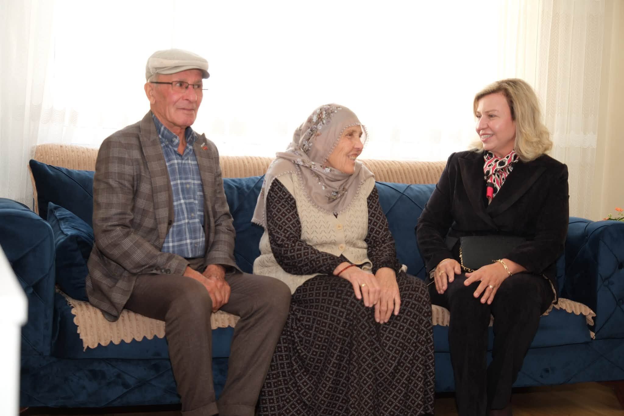 Arzu Özkan’dan Şehit Ailelerine Dünya Yaşlılar Günü Ziyareti (3)