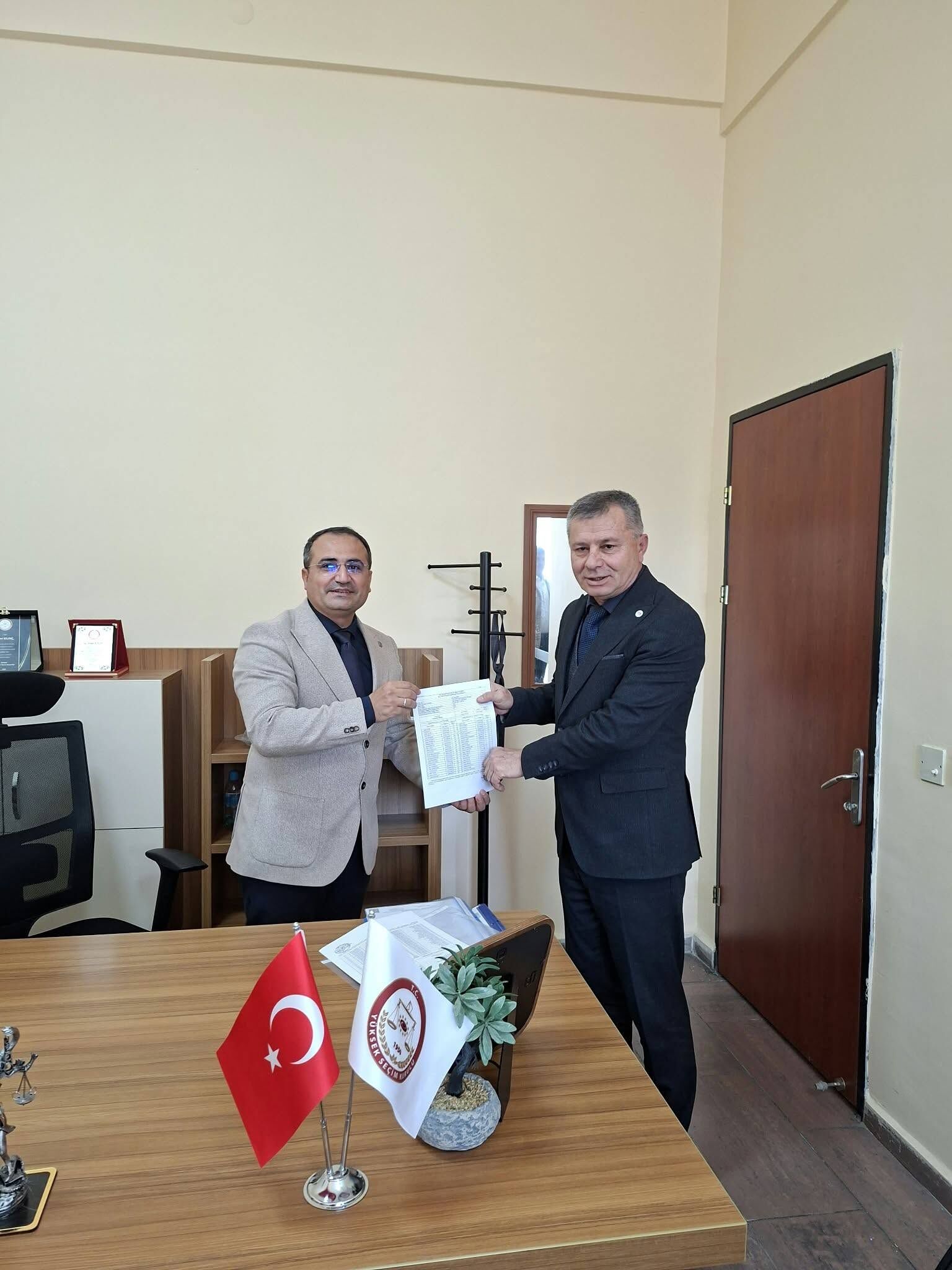 Güven Mazbatasını Aldı-1