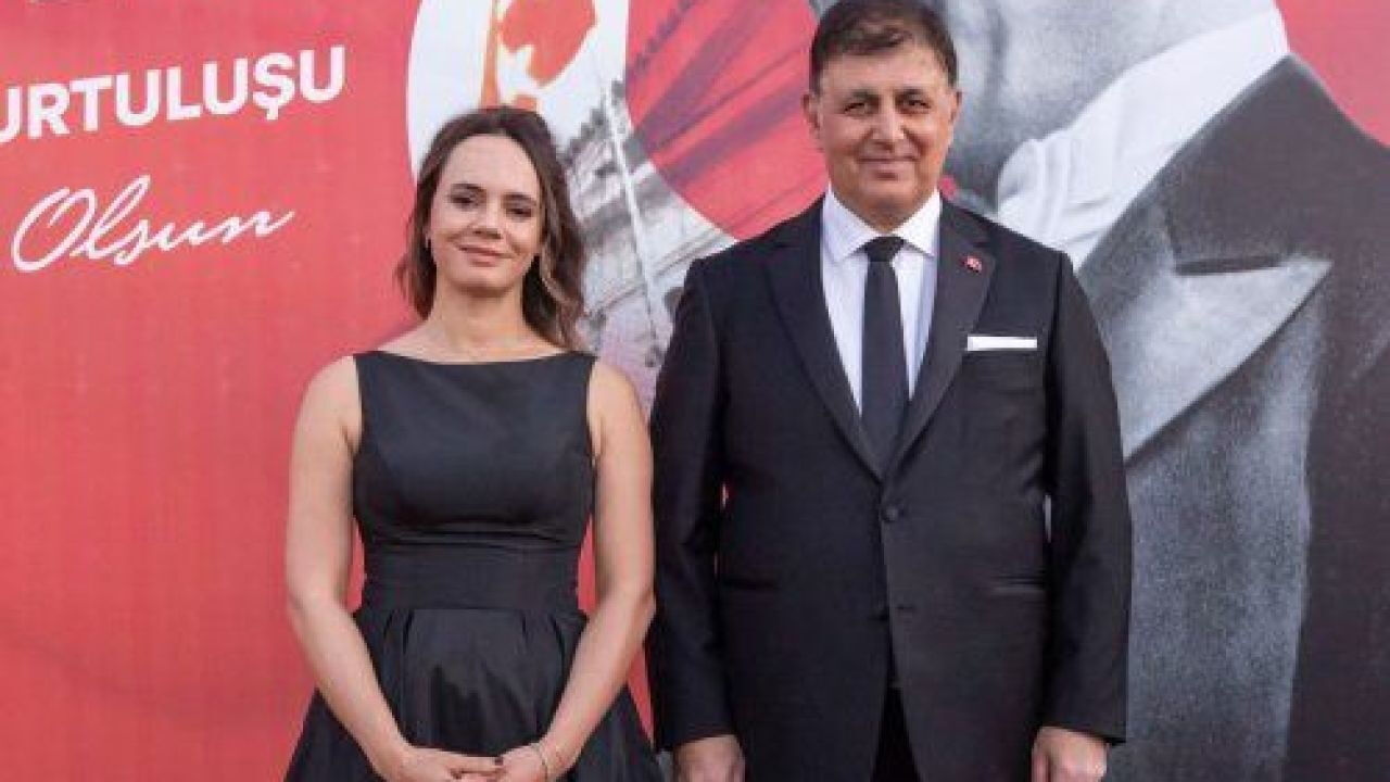 Öznur Tugay (5)