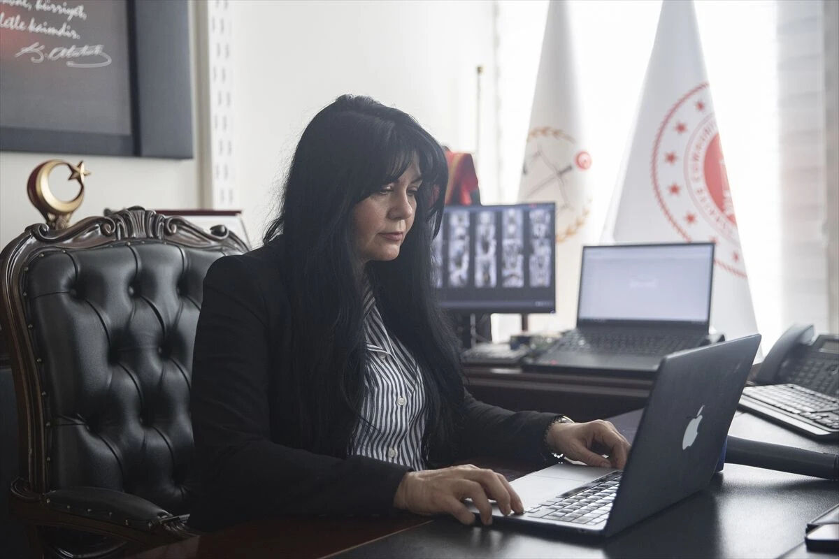 Ebru Cansu (1)