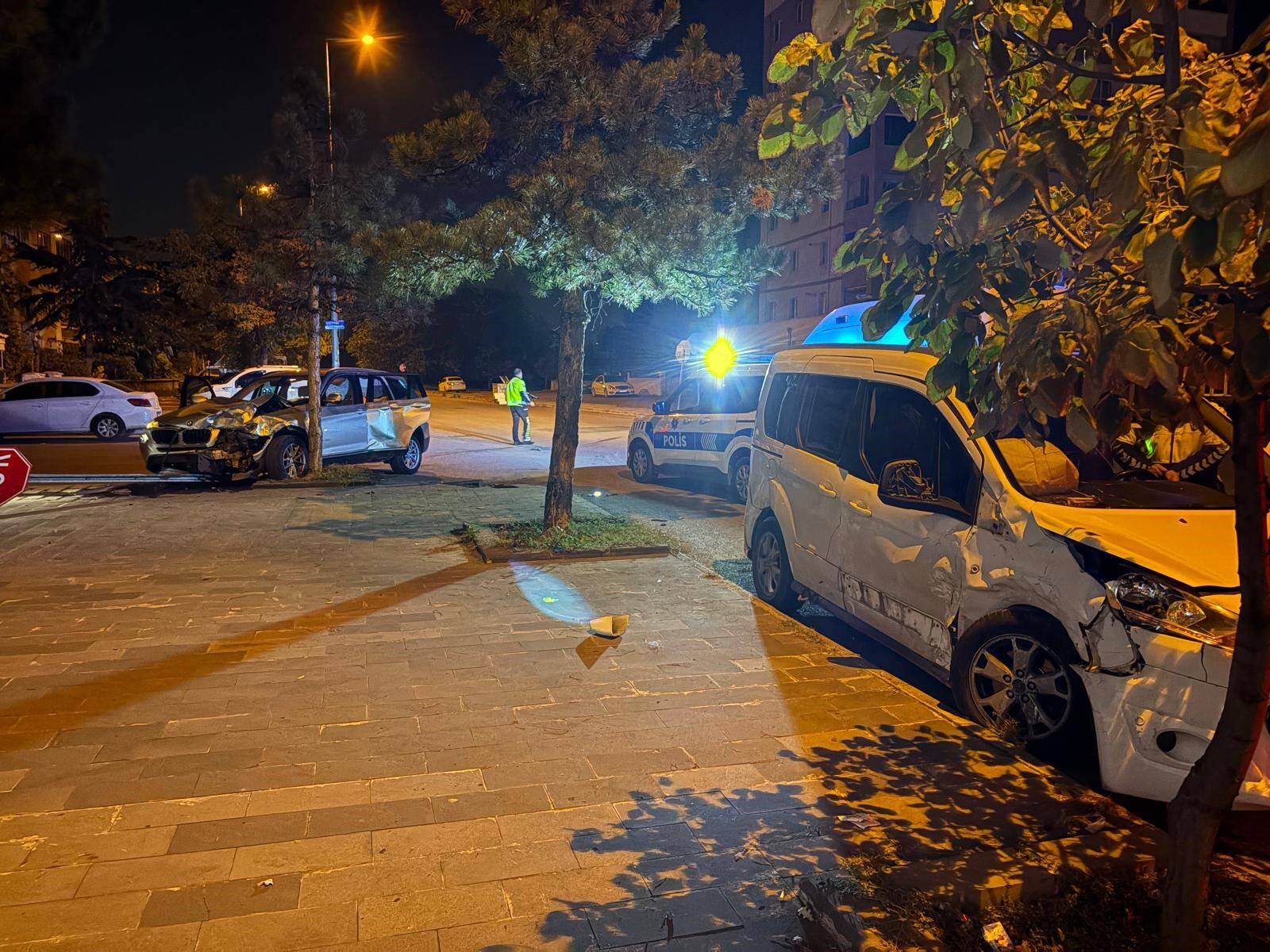 Hafif Ticari Araç Ile Suv Tarzı Aracın Çarpışması Sonucu (1)