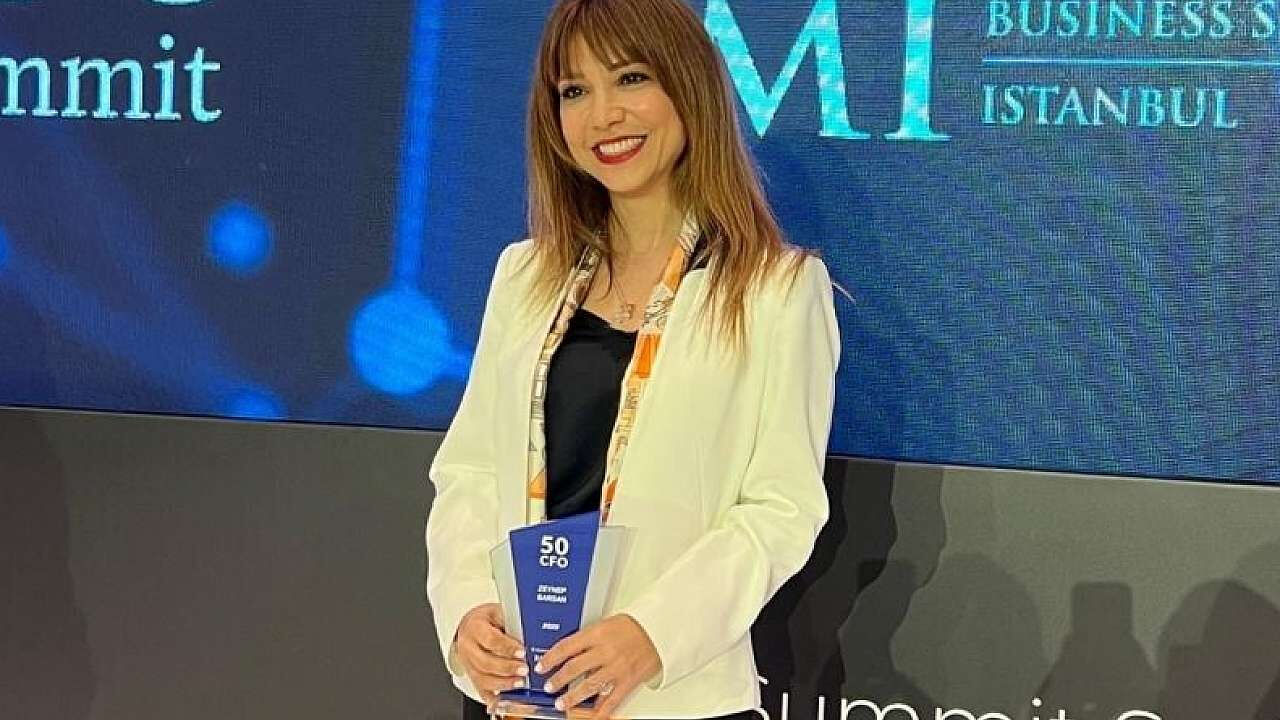 Zeynep Sarsan (1)