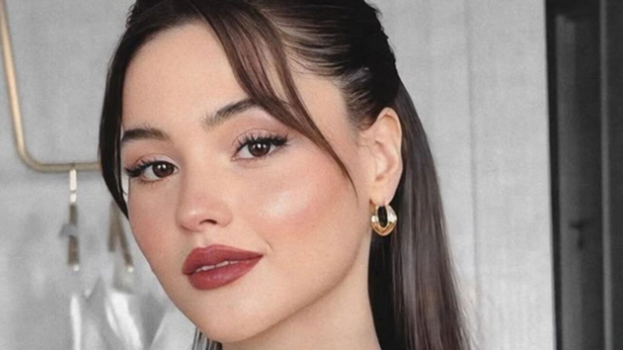 Derya Pınar Ak (4)
