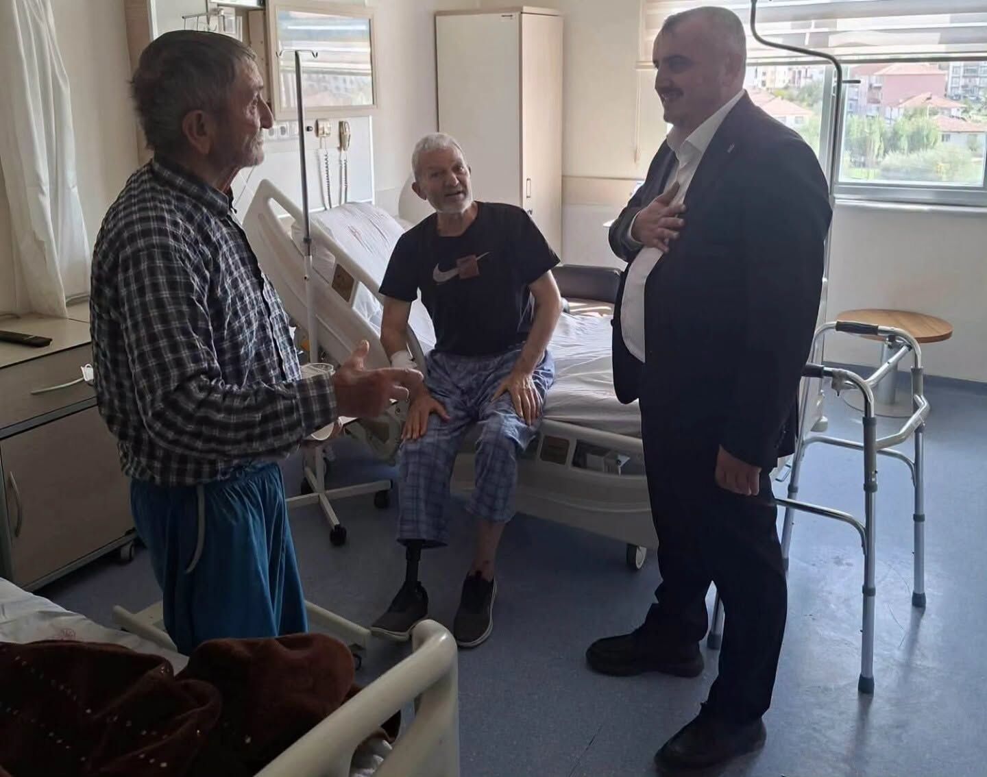 Yıldırım’dan Hastalara Moral Ziyareti1