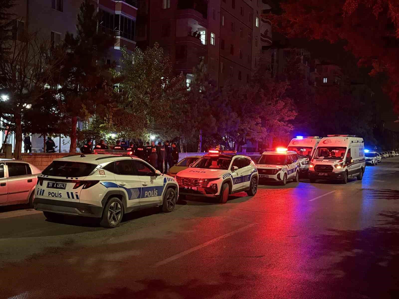 Bir Kişi Tartıştığı Babasını Bıçakla Öldürdü (1)