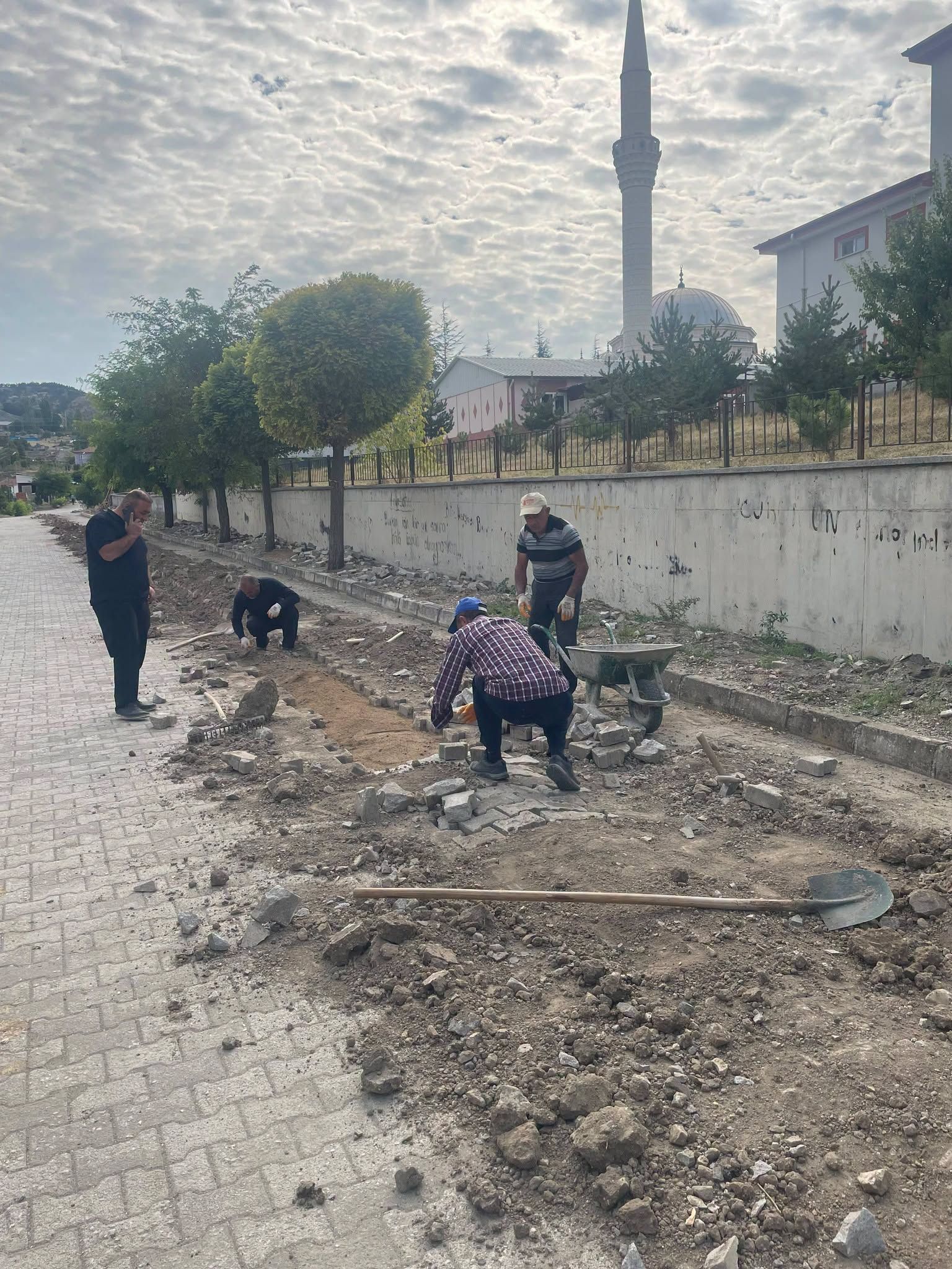 Yol Ve Altyapı Çalışmaları Sürüyor2