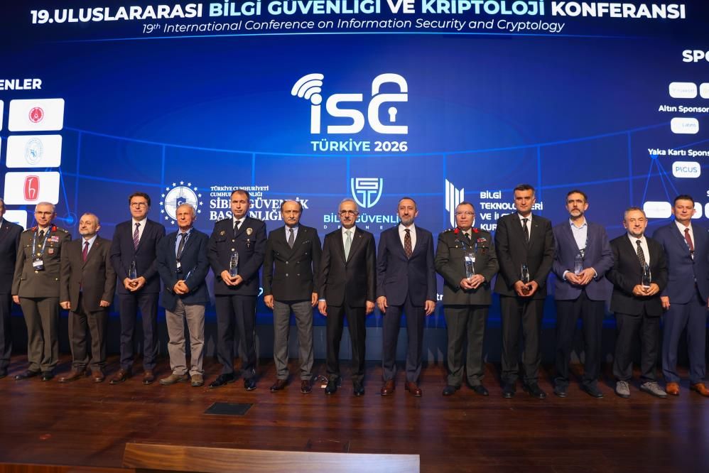 Yozgatlıgil'e Siber Güvenlik Üstün Hizmet Ödülü1