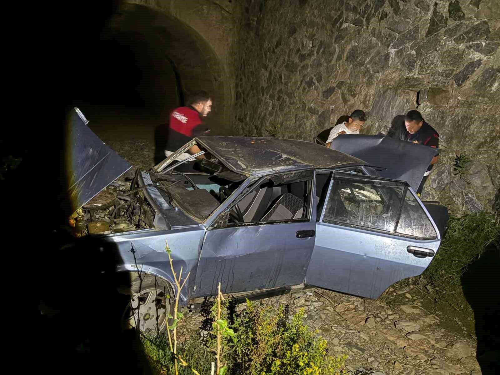 Otomobil Köprüden Uçtu 1 Yaralı (2)