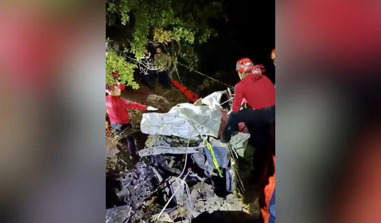 Uçuruma Yuvarlanan Araçtan Acı Haber 4 Kişi Öldü (2)