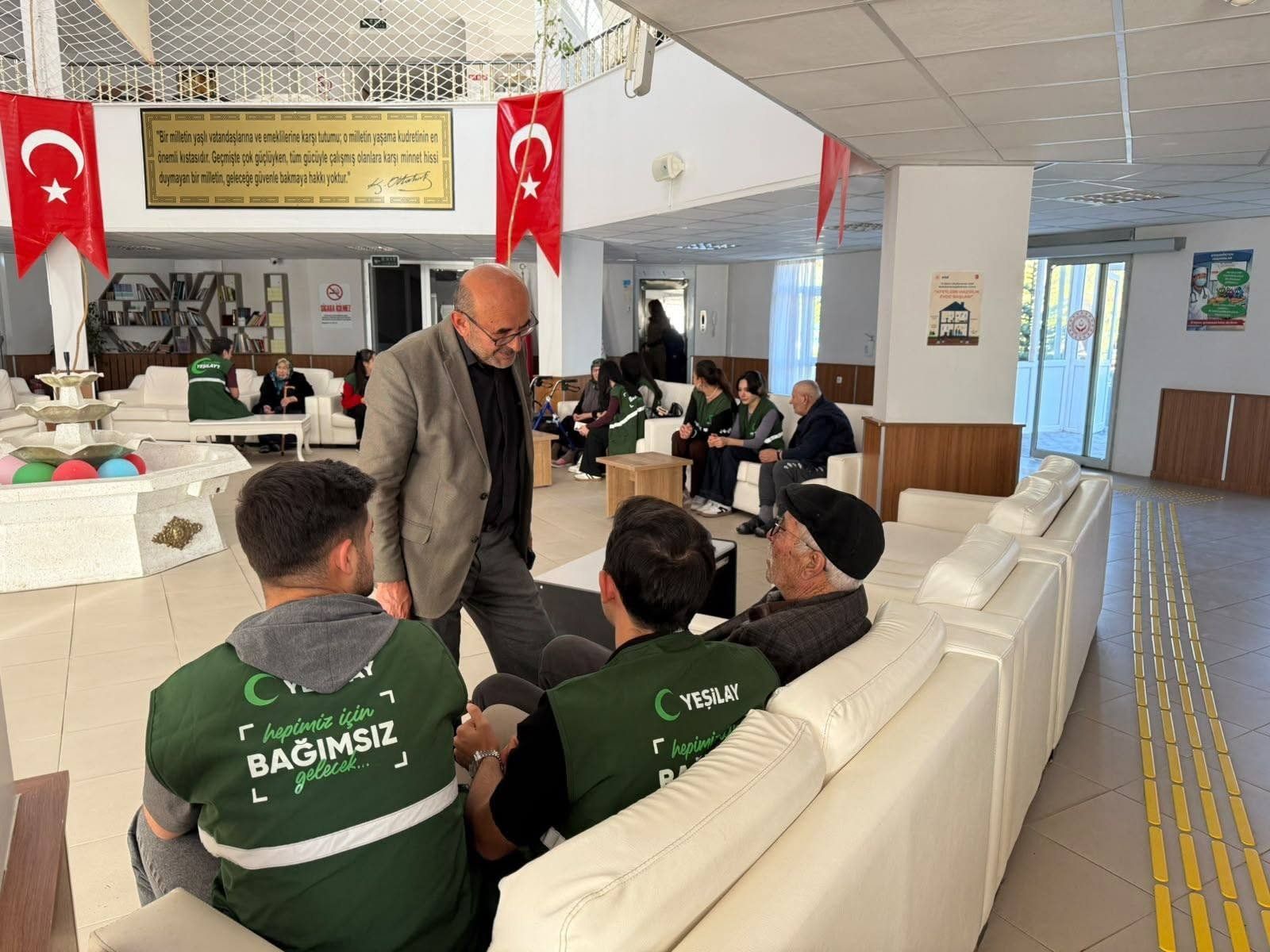 Yozgat’ta Gençlerden Huzurevi Sakinlerine Anlamlı Ziyaret (2)